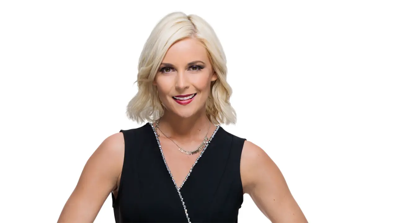How tall is Renee Young?